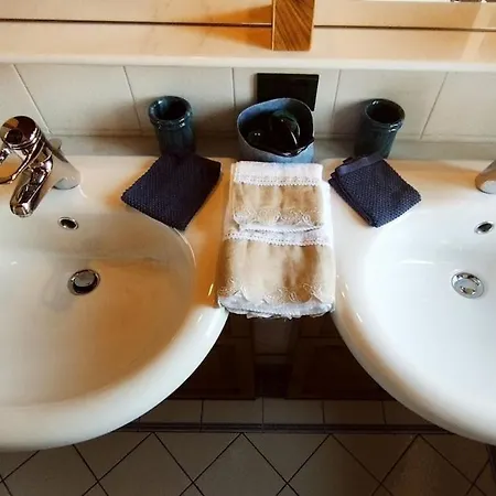 Dimora Amalthea Laghi Maggiore E Monate Apartman Angera